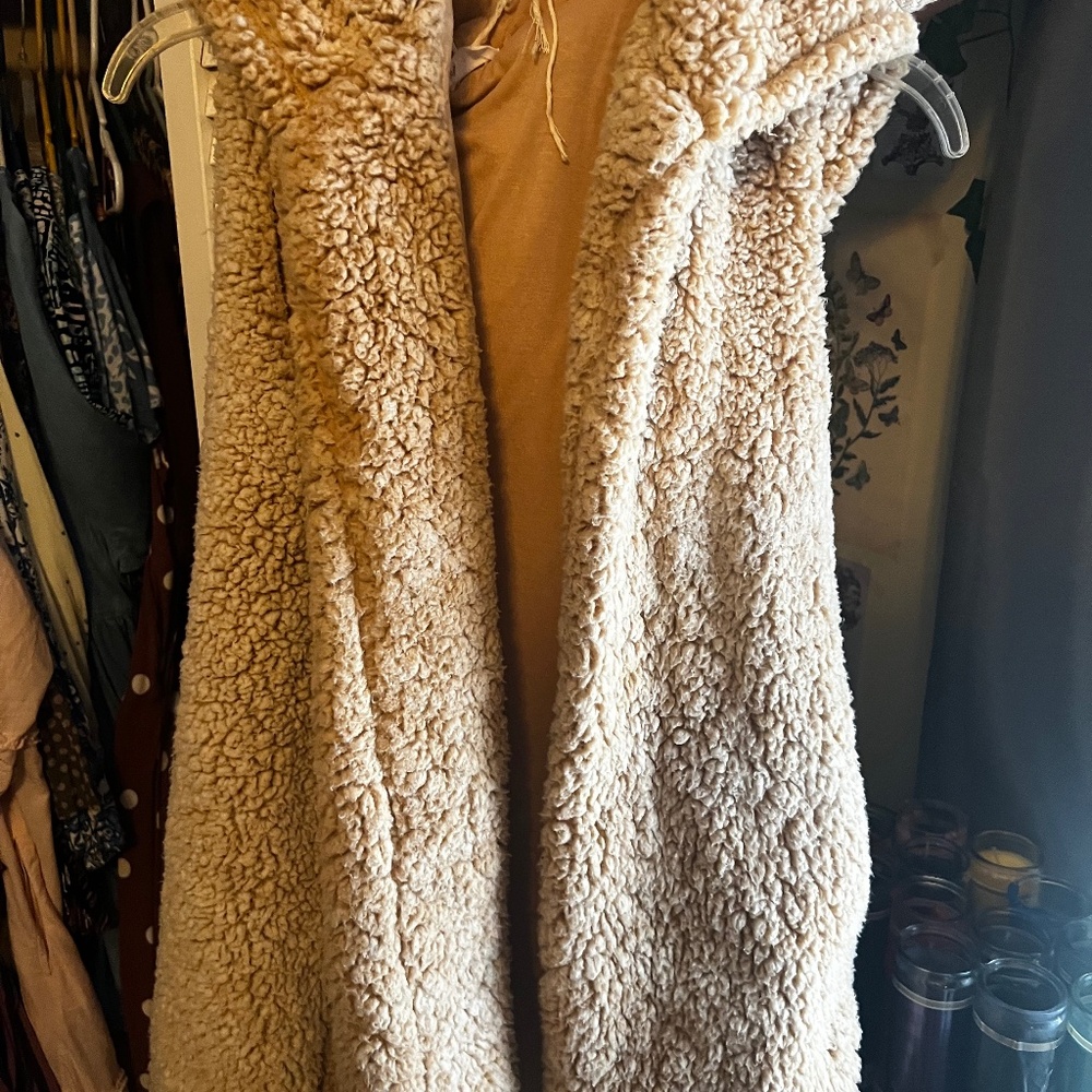 **Teddy bear Sherpa vest* buy 3 marked items for $25